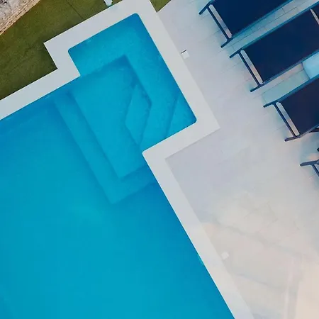 Vila Skyline- Near And Center With Heated Pool