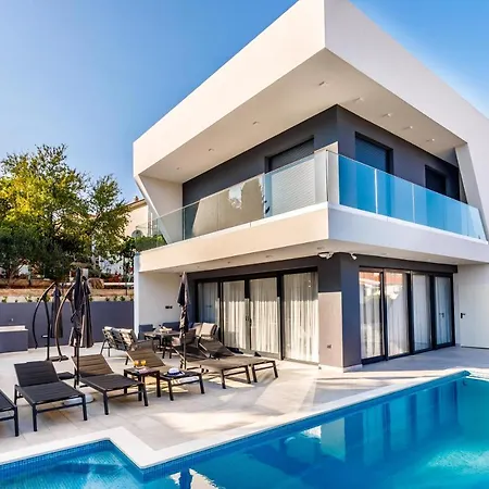 Skyline- Near And Center With Heated Pool Rogoznica (Sibenik-Knin)