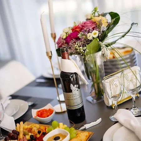 Skyline- Near And Center With Heated Pool 로고즈니차