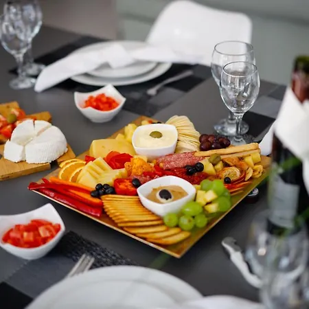 Skyline- Near And Center With Heated Pool 빌라 *