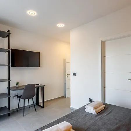 Skyline- Near And Center With Heated Pool Rogoznica (Sibenik-Knin)