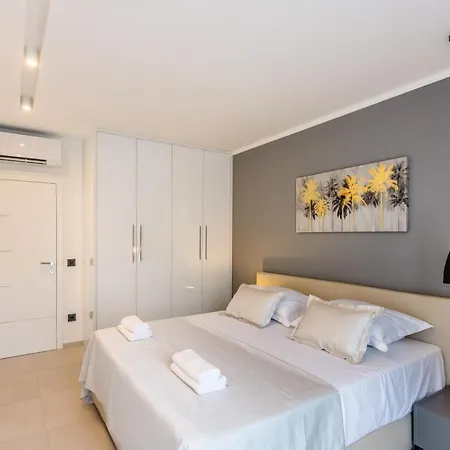 Skyline- Near And Center With Heated Pool Villa Rogoznica (Sibenik-Knin)