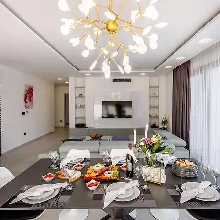 Skyline- Near And Center With Heated Pool * Rogoznica (Sibenik-Knin)