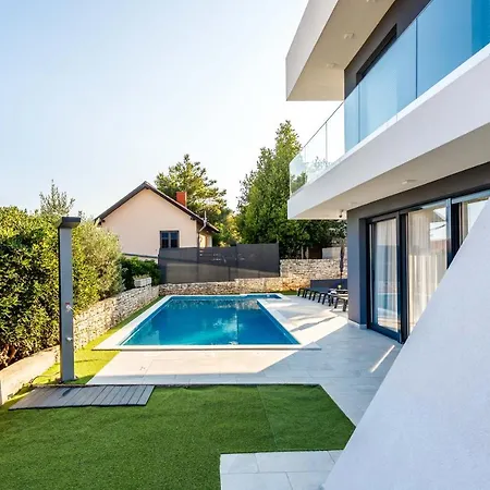 Willa Skyline- Near And Center With Heated Pool Rogoznica (Sibenik-Knin)