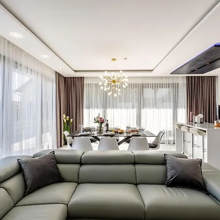 Villa Skyline- Near And Center With Heated Pool Rogoznica (Sibenik-Knin)