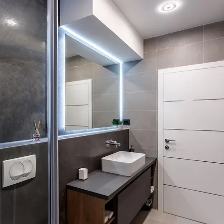 Skyline- Near And Center With Heated Pool 빌라 *