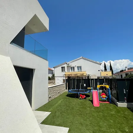 Skyline- Near And Center With Heated Pool 빌라 *