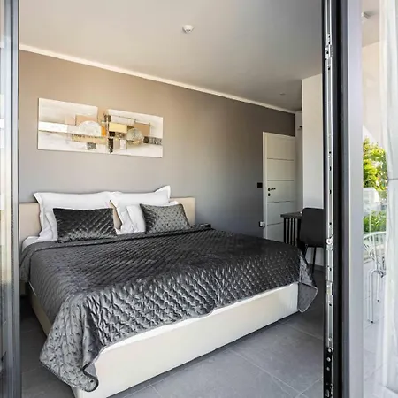 Skyline- Near And Center With Heated Pool Villa