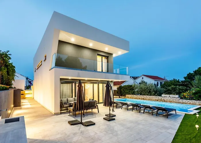 Skyline- Near And Center With Heated Pool Villa *