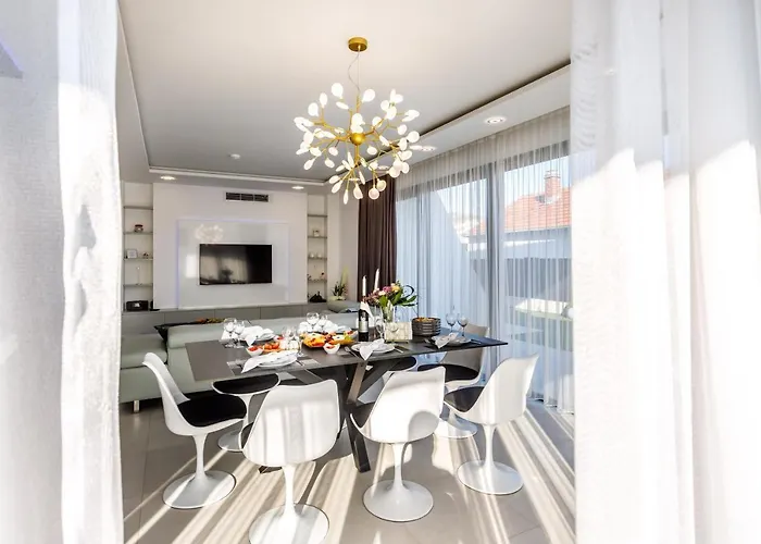 Villa Skyline- Near And Center With Heated Pool