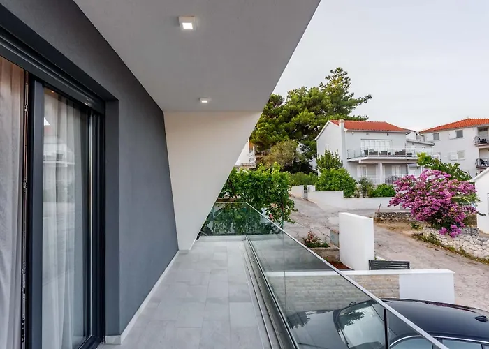 Villa Skyline- Near And Center With Heated Pool