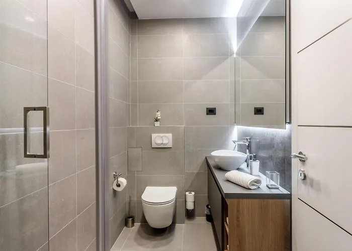 Skyline- Near And Center With Heated Pool *