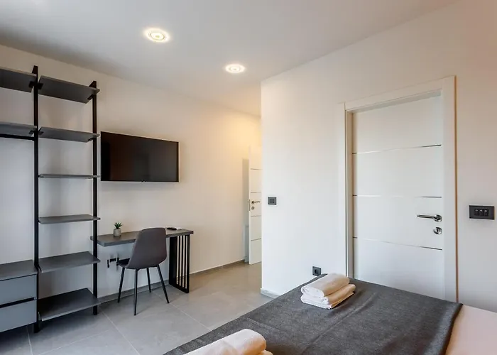 Skyline- Near And Center With Heated Pool Rogoznica (Sibenik-Knin)