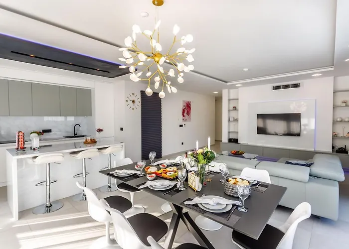 Skyline- Near And Center With Heated Pool Rogoznica (Sibenik-Knin)