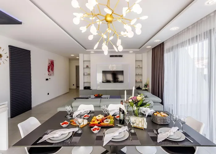 Skyline- Near And Center With Heated Pool * Rogoznica (Sibenik-Knin)