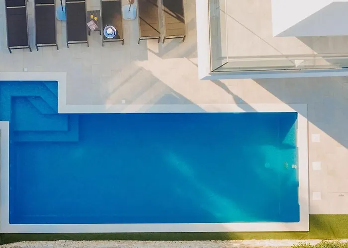 Villa Skyline- Near And Center With Heated Pool