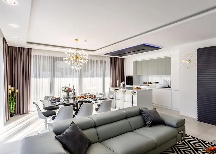 Villa Skyline- Near And Center With Heated Pool *