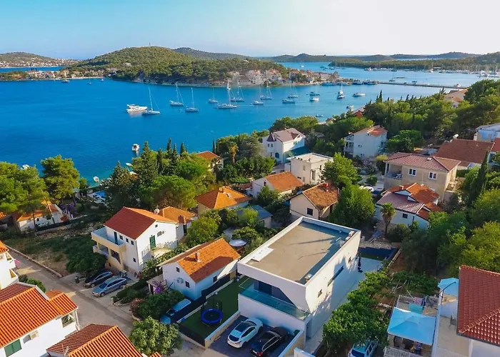 Skyline- Near And Center With Heated Pool Villa *