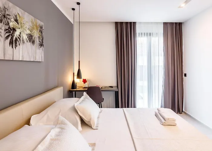 Skyline- Near And Center With Heated Pool