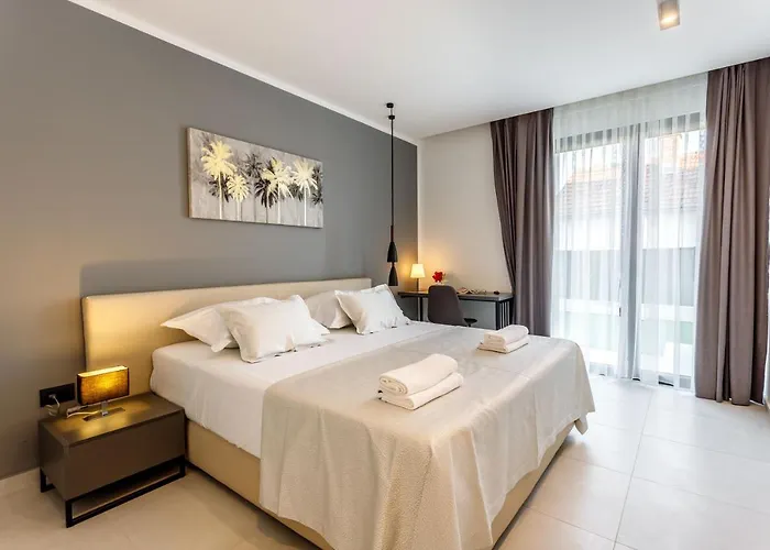 Skyline- Near And Center With Heated Pool Rogoznica (Sibenik-Knin)