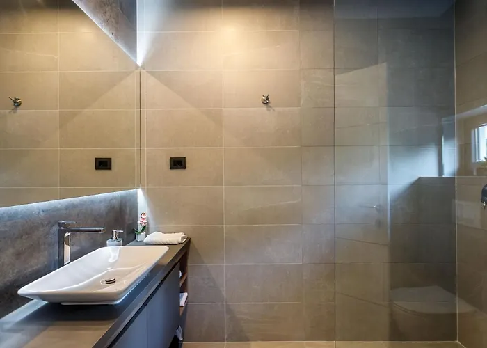 Villa Skyline- Near And Center With Heated Pool *