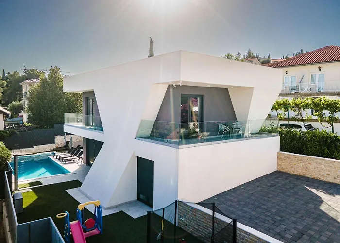 Skyline- Near And Center With Heated Pool Villa *