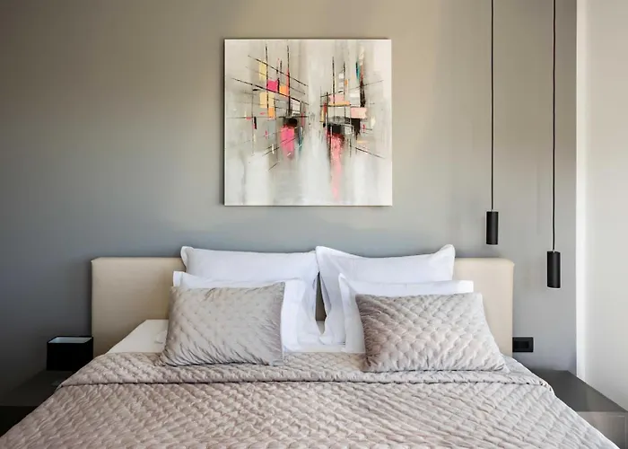 Skyline- Near And Center With Heated Pool