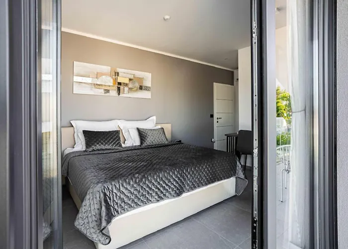 Skyline- Near And Center With Heated Pool Villa